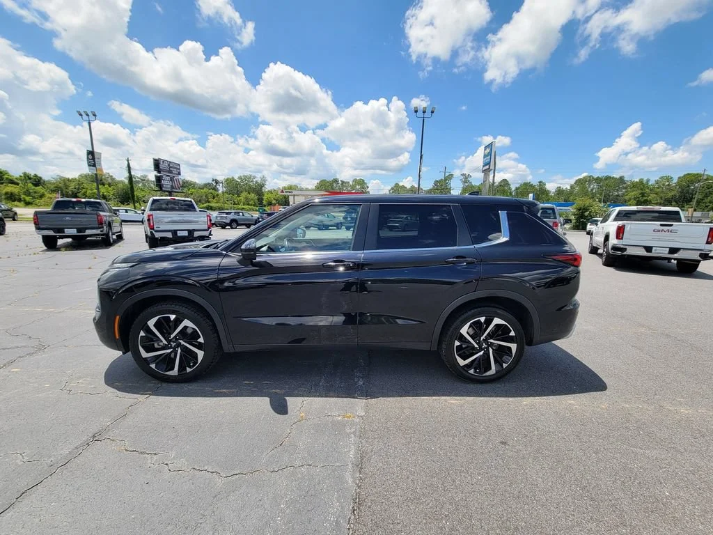 Used 2024 Black Mitsubishi SE image 2