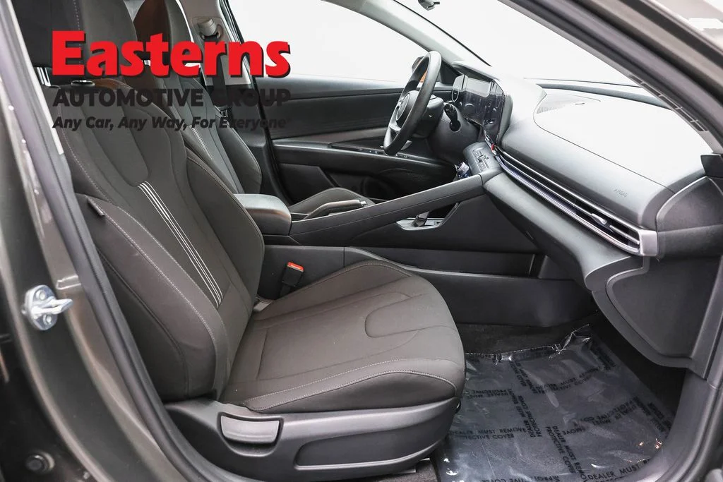 Used 2024 Gray Hyundai SEL image 23