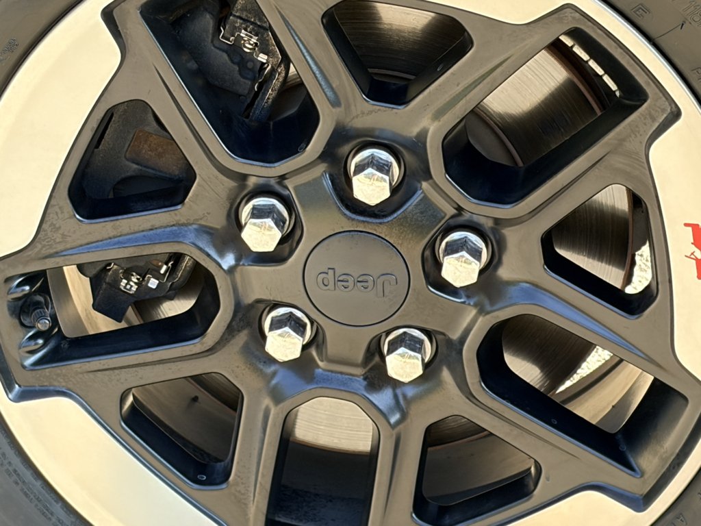 Used 2018 Ocean Blue Metallic Clearcoat Jeep Rubicon image 33