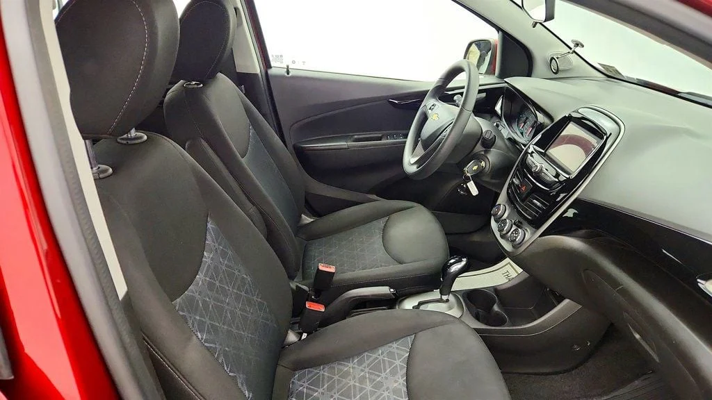 Used 2022 Crimson Chevrolet 4dr Hatchback CVT 1LT image 23