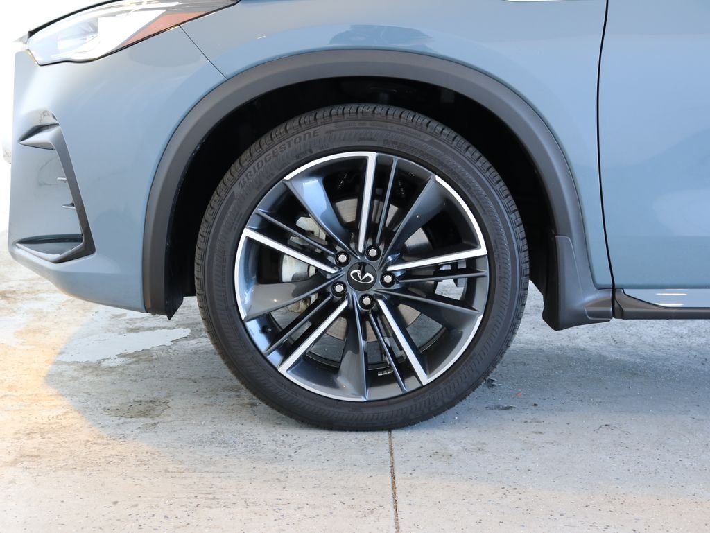 Certified Used 2025 Gray INFINITI LUXE image 40