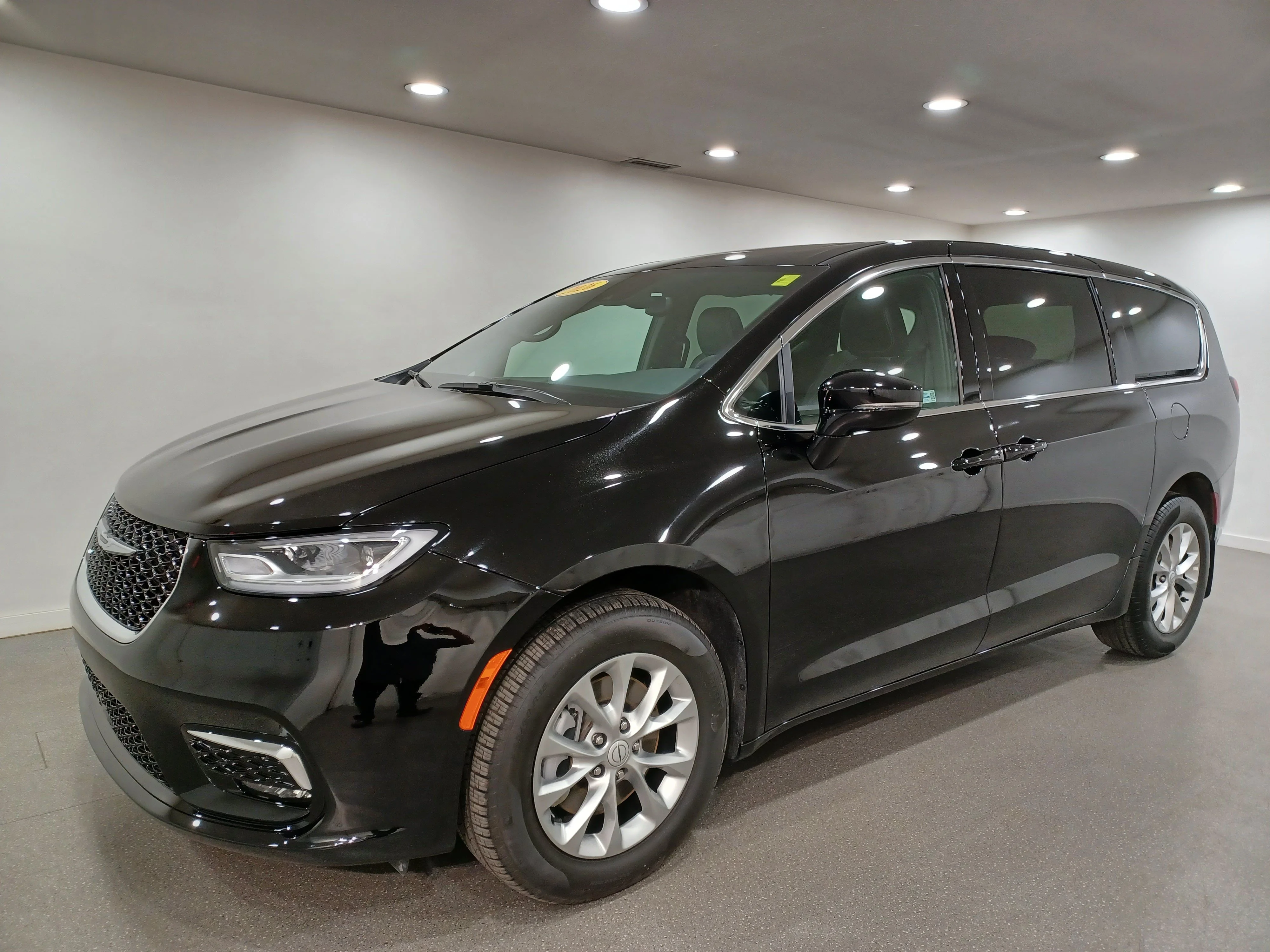 Certified Used 2026 Diamond Black Crystal Pearl Chrysler Select AWD*7 Pass | Adaptive Cruise | Remote Start | Htd Leather | Pano Roof | Htd Wheel | CarPlay image 2