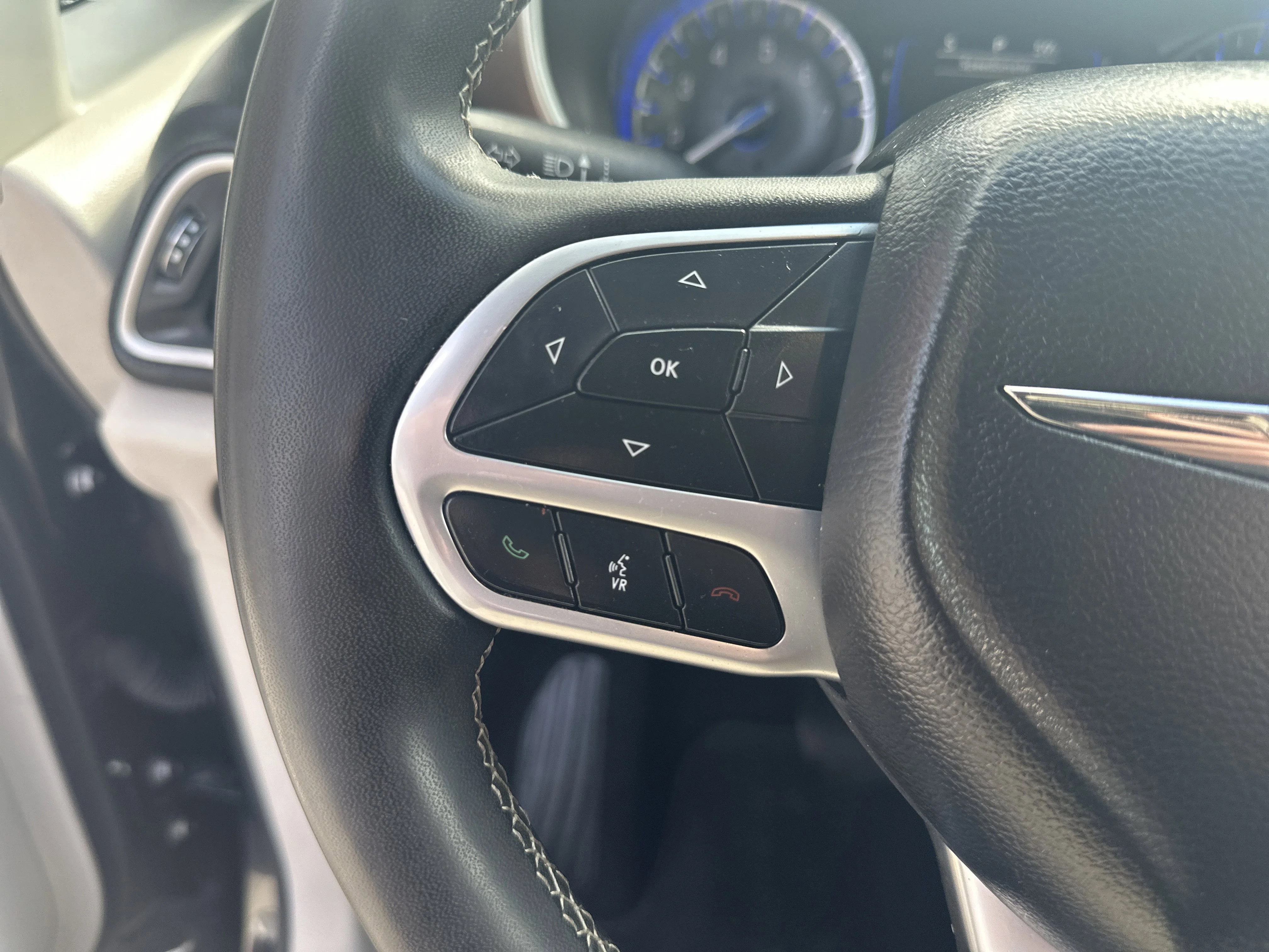 2023 Chrysler Voyager LX - Photo 13