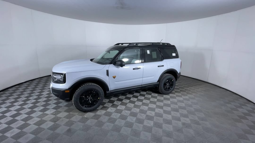 Used 2026 Space White Metallic Ford Badlands image 4