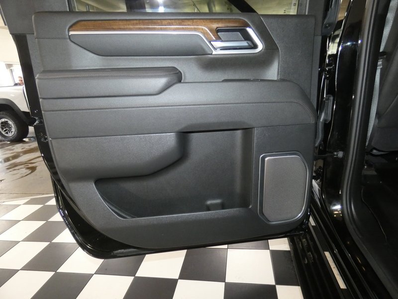 Used 2025 BLACK Chevrolet Crew Cab 159" High Country Dsl image 29