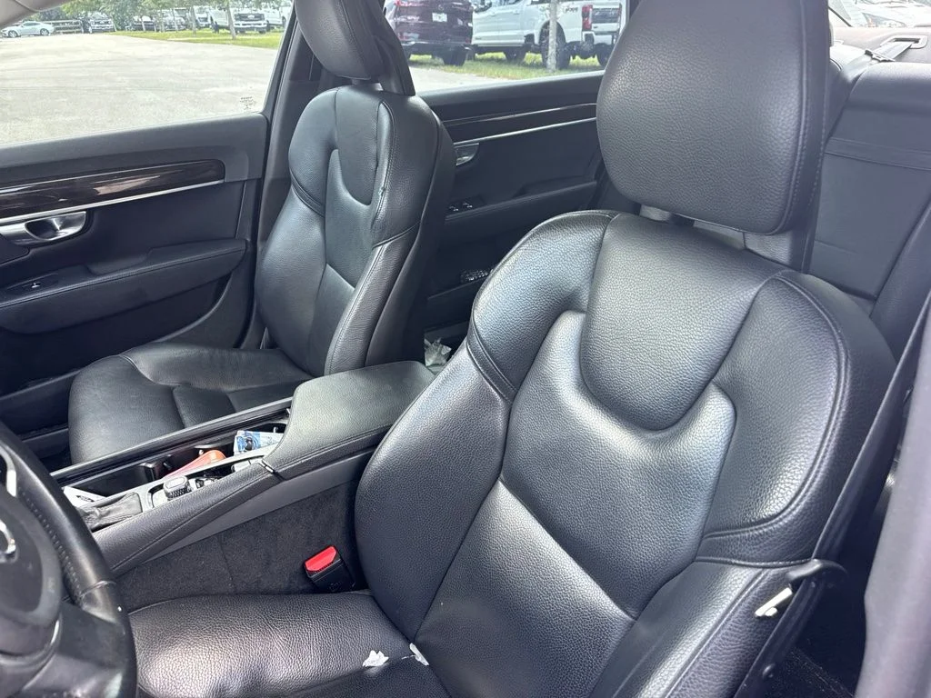 Used 2018 Silver Volvo T5 Momentum image 10