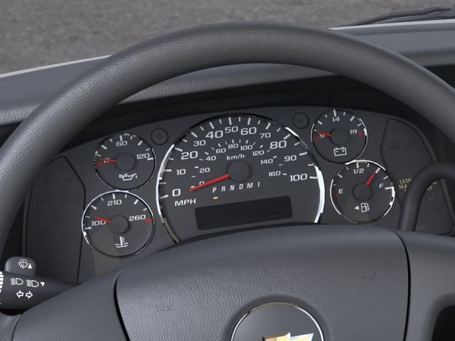 New 2025 Summit White Chevrolet 1WT image 18
