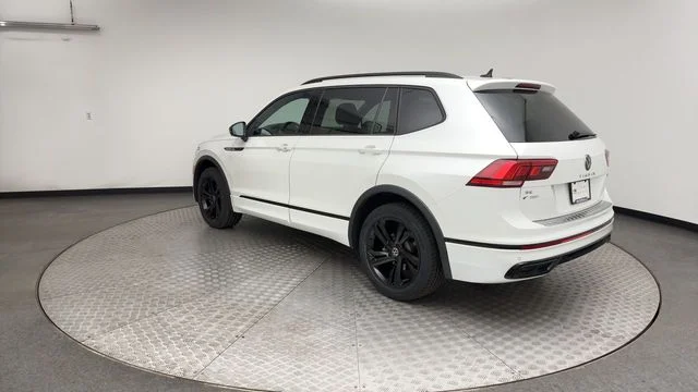 Used 2023 White Volkswagen 2.0T SE R-Line Black image 4