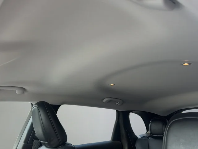 Used 2019 Blue Jeep Limited image 5
