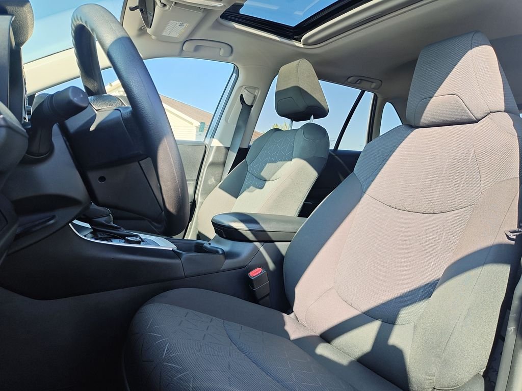 Used 2021 Silver Toyota XLE image 13