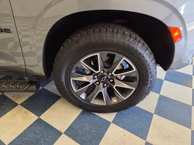 Used 2023 STERLING GRAY METALLIC Chevrolet Z71 image 9