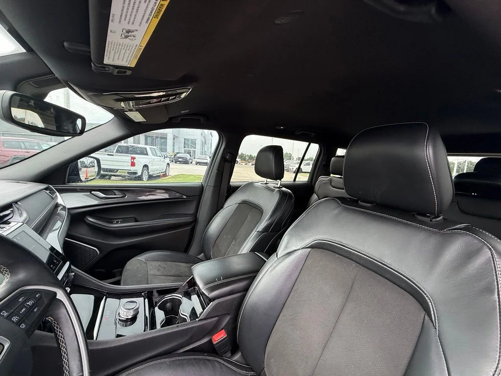 Used 2021 Black Jeep Altitude image 21