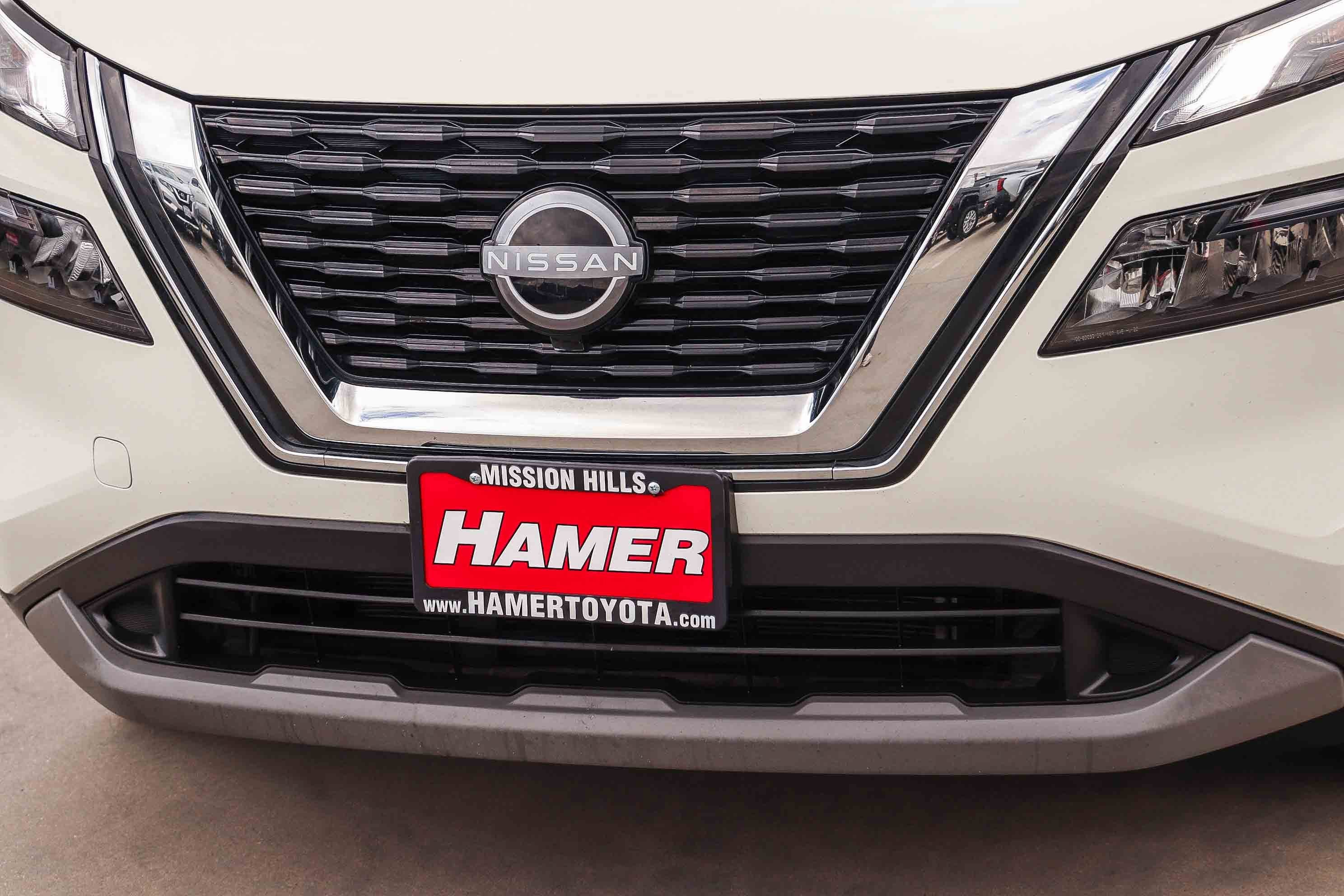 Used 2023 Glacier White Nissan S image 10