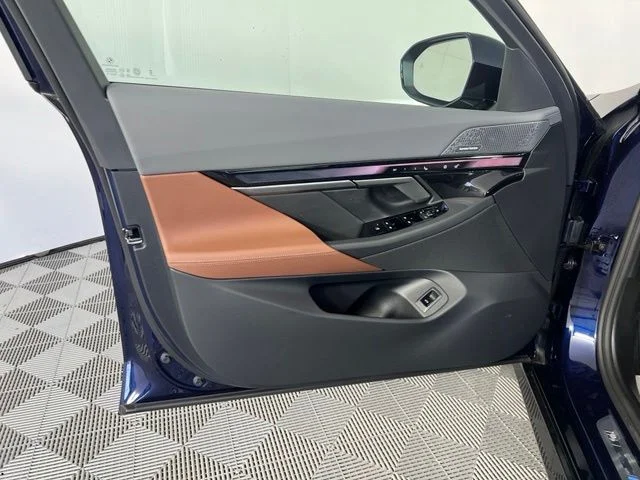 New 2027 Tanzanite Blue II Metallic BMW 540i xDrive image 15