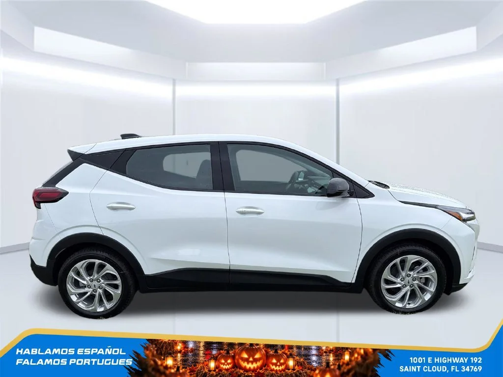 2027 Chevrolet Bolt LT - Photo 6