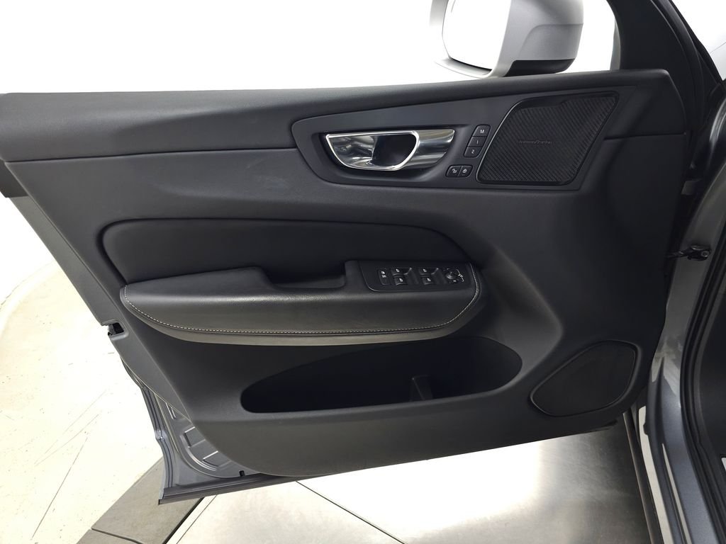 Used 2019 Osmium Gray Metallic Volvo T6 R-Design image 13