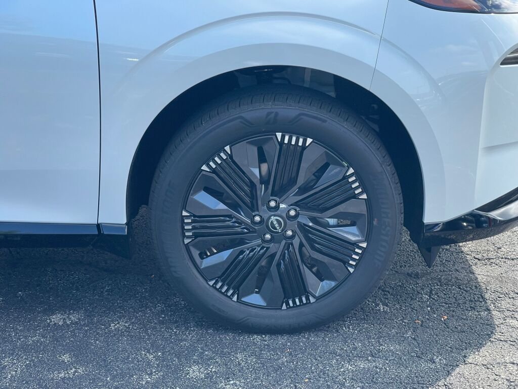 New 2027 Everest White Pearl Tricoat/Super Black Nissan Platinum image 24