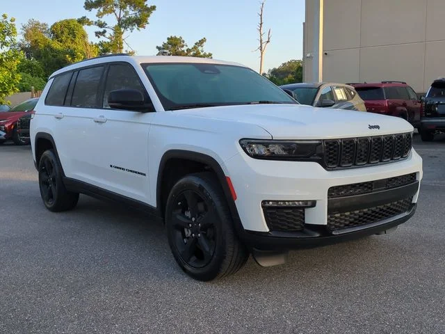 Used 2023 White Jeep Limited image 3