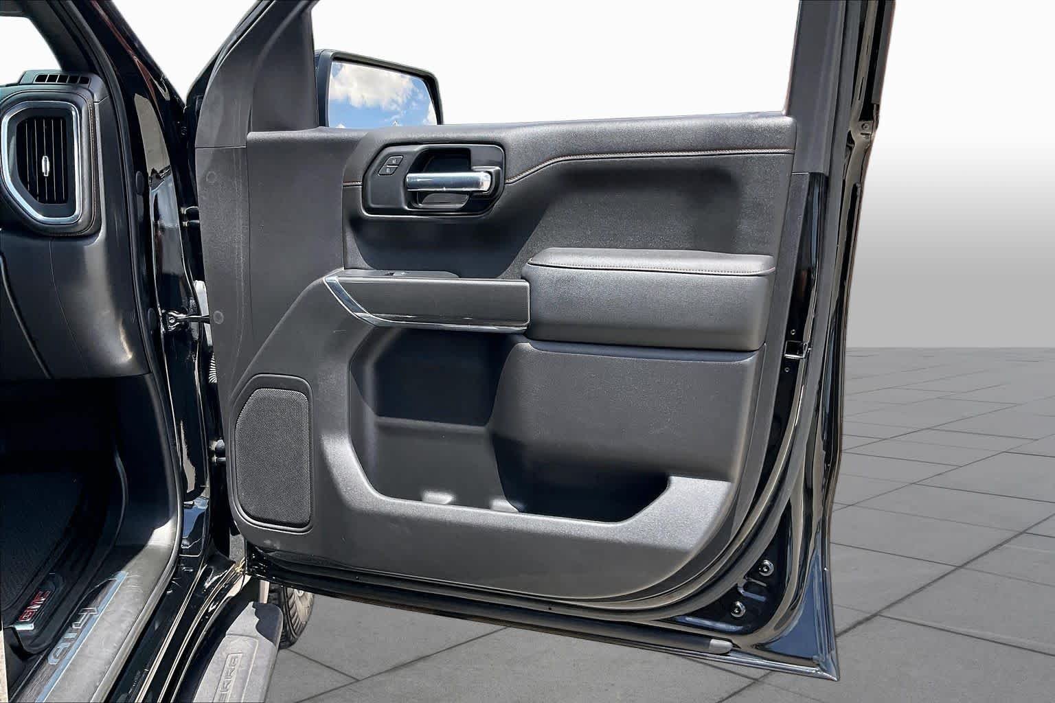 Used 2021 ONYX BLACK GMC AT4 image 22