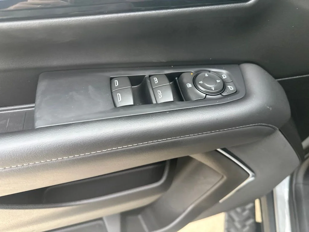 Used 2025 Gray Chevrolet Z71 image 8