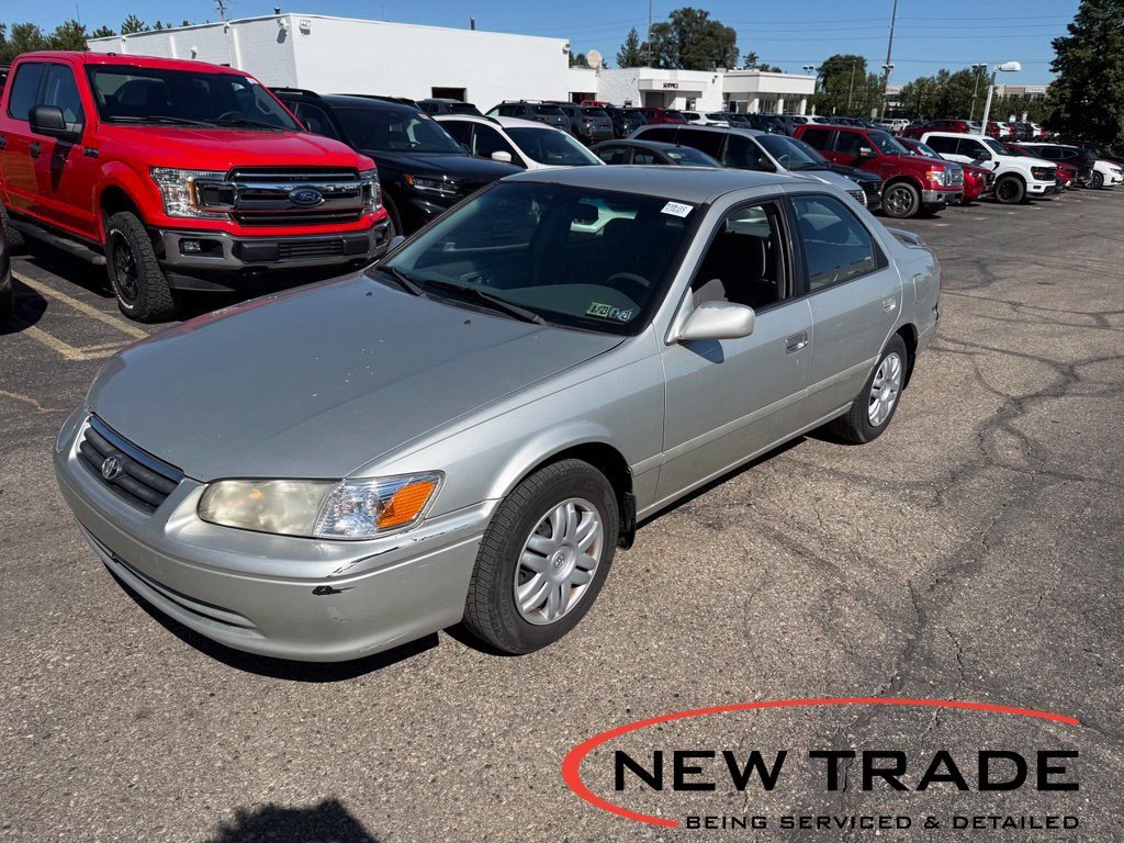 Used 2000 Lunar Mist Metallic Toyota LE image 1