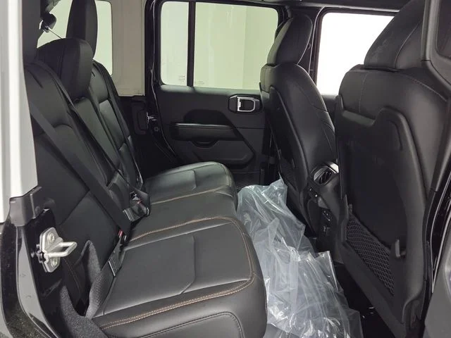 New 2026 Black Clear-Coat Exterior Paint Jeep Sahara image 15