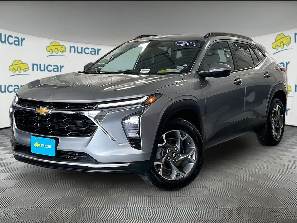 Used 2025 Gray Chevrolet LT image 3