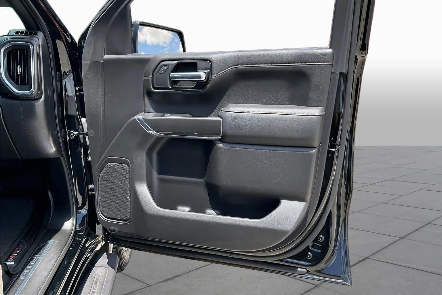Used 2021 Onyx Black GMC AT4 image 22
