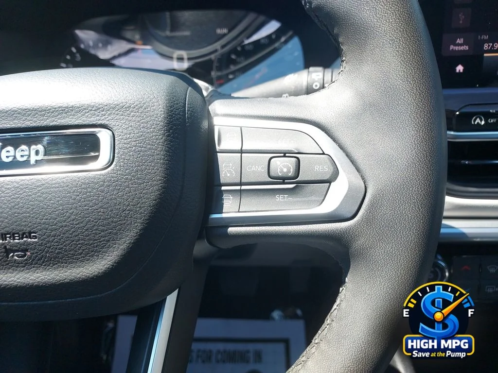 Used 2025 Silver Jeep Limited image 14