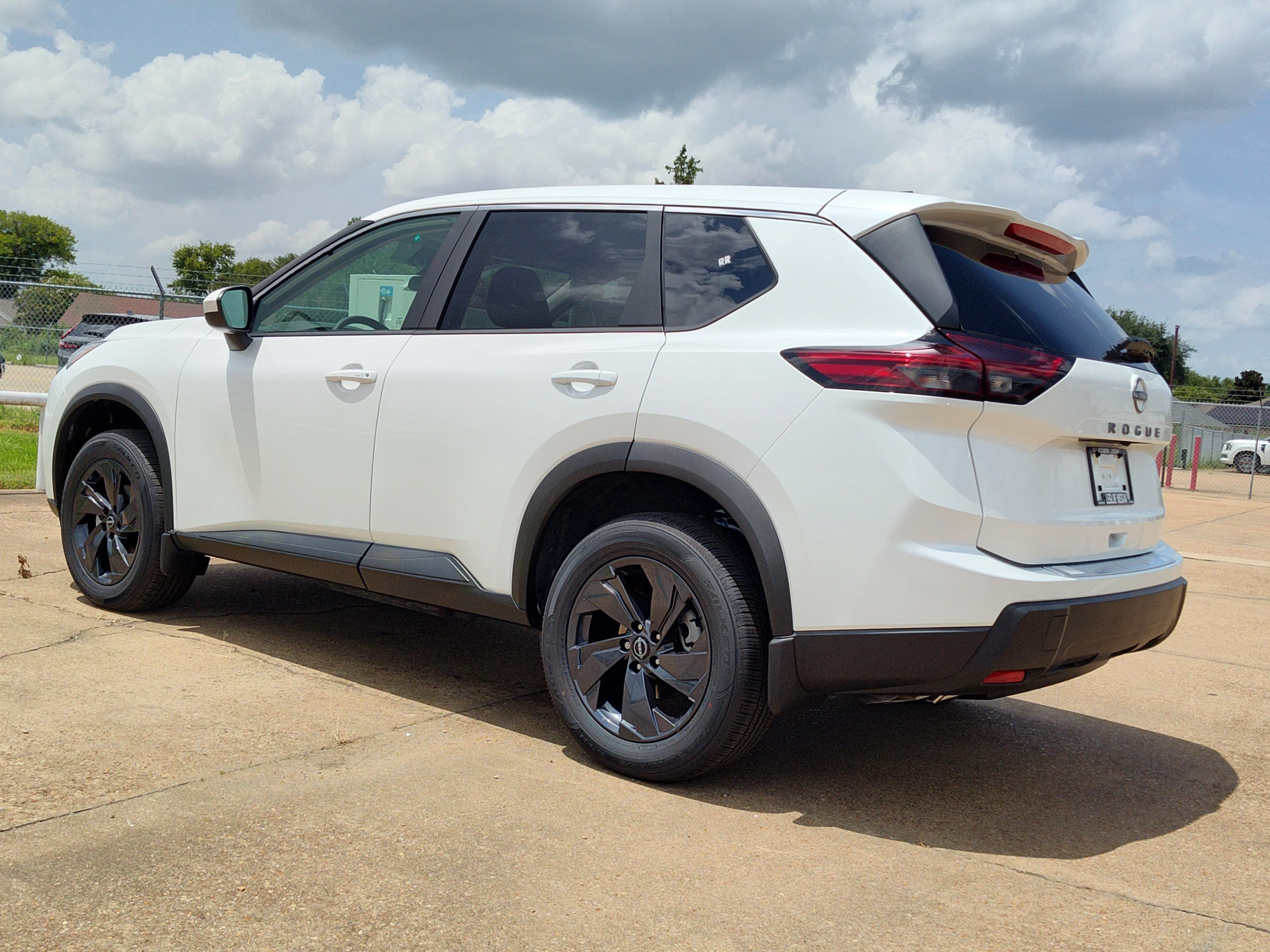 New 2026 Everest White Pearl TriCoat Nissan SV image 3