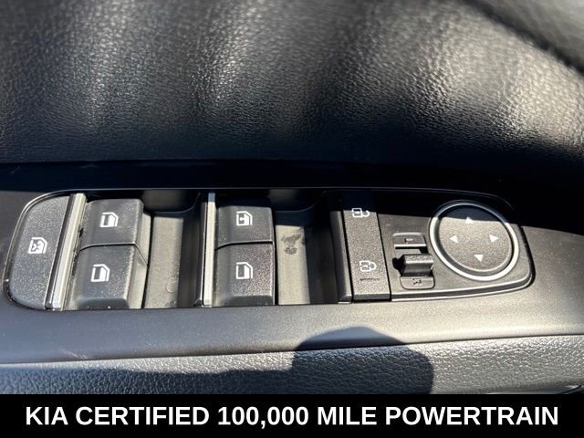 Used 2025 White Kia S image 24