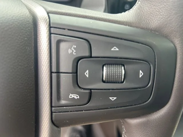 Used 2025 White Frost Tricoat GMC Denali image 27