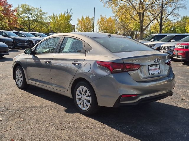 Used 2022 Gray Hyundai SE image 5