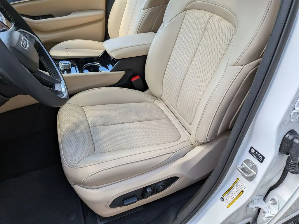 Used 2023 White Jeep Limited image 24