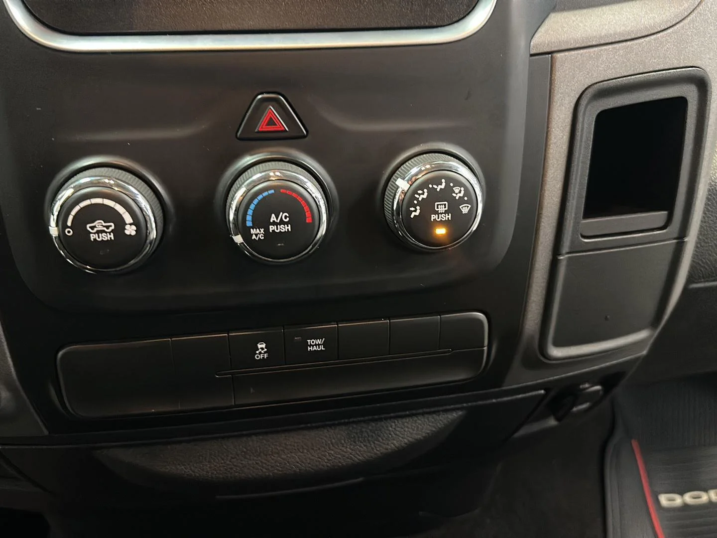 Used 2016 Bright White Clearcoat Ram Express image 22