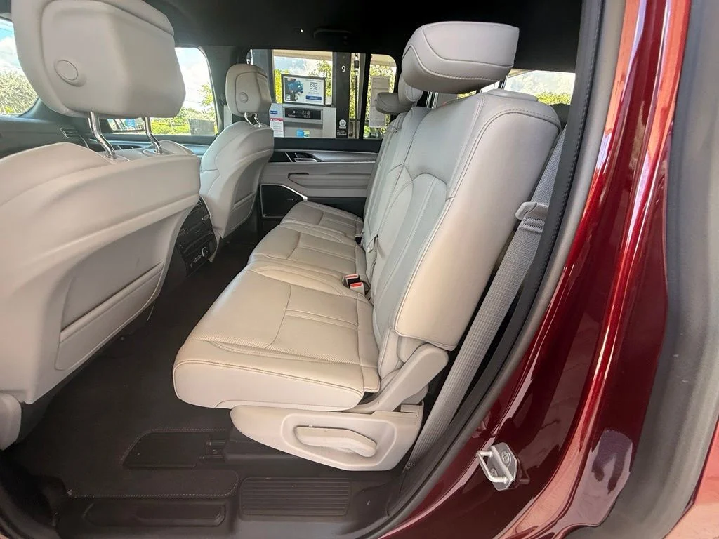 New 2026 Velvet Red Pearl-Coat Exterior Paint Jeep  image 24