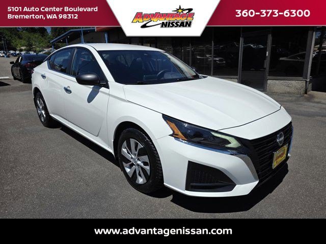 Used 2025 WHITE Nissan S image 8