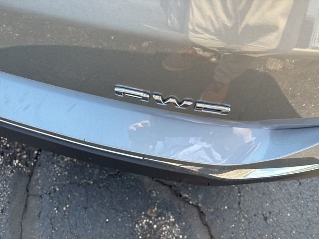 Used 2024 Silver GMC SLT image 14