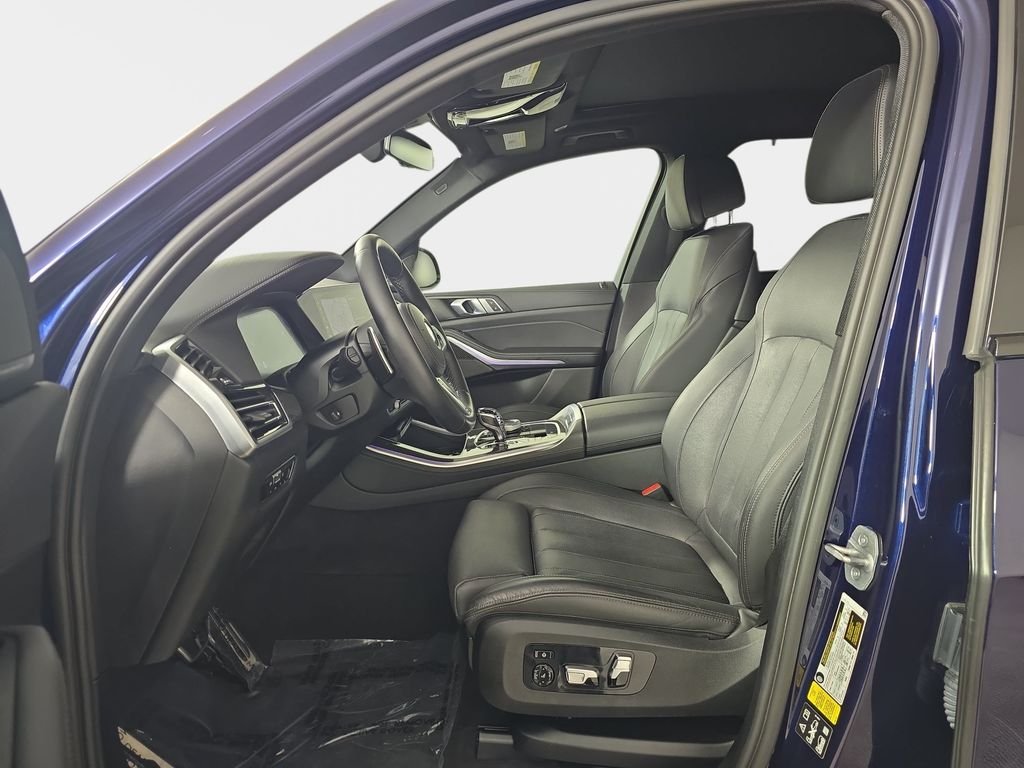 Used 2022 Tanzanite Blue II Metallic BMW M50i image 18