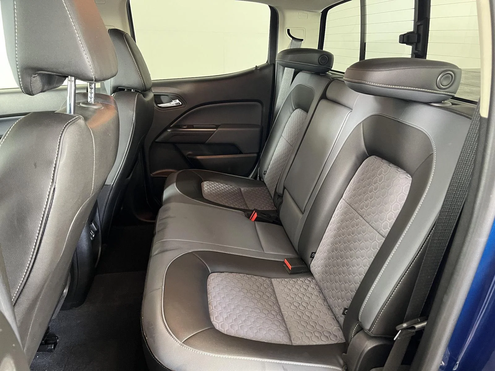 Used 2019 Pacific Blue Metallic Chevrolet Z71 image 20