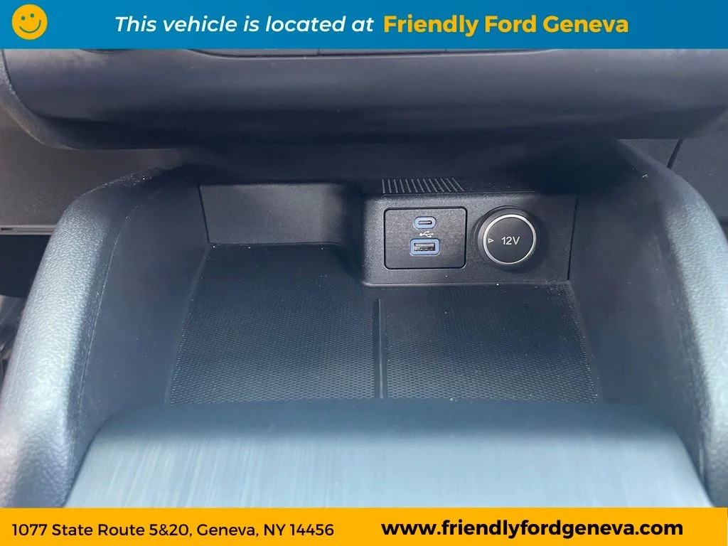 Used 2020 Red Ford SE image 22