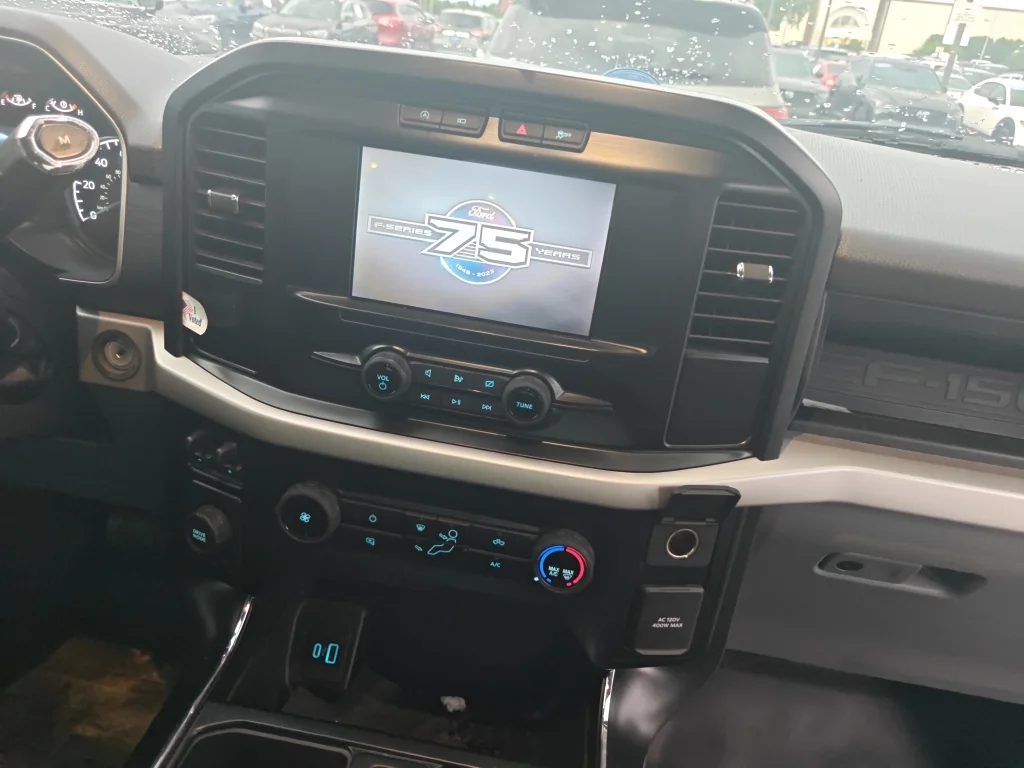 Used 2023 Oxford White Ford XL image 3