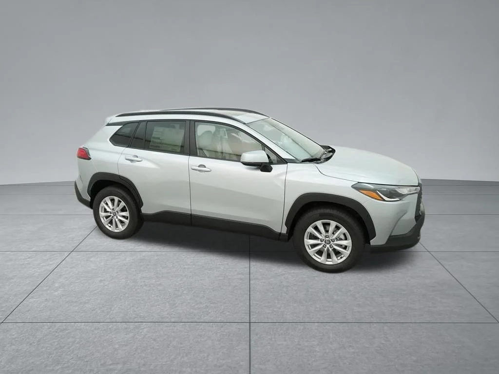 Used 2022 Silver Toyota LE image 15