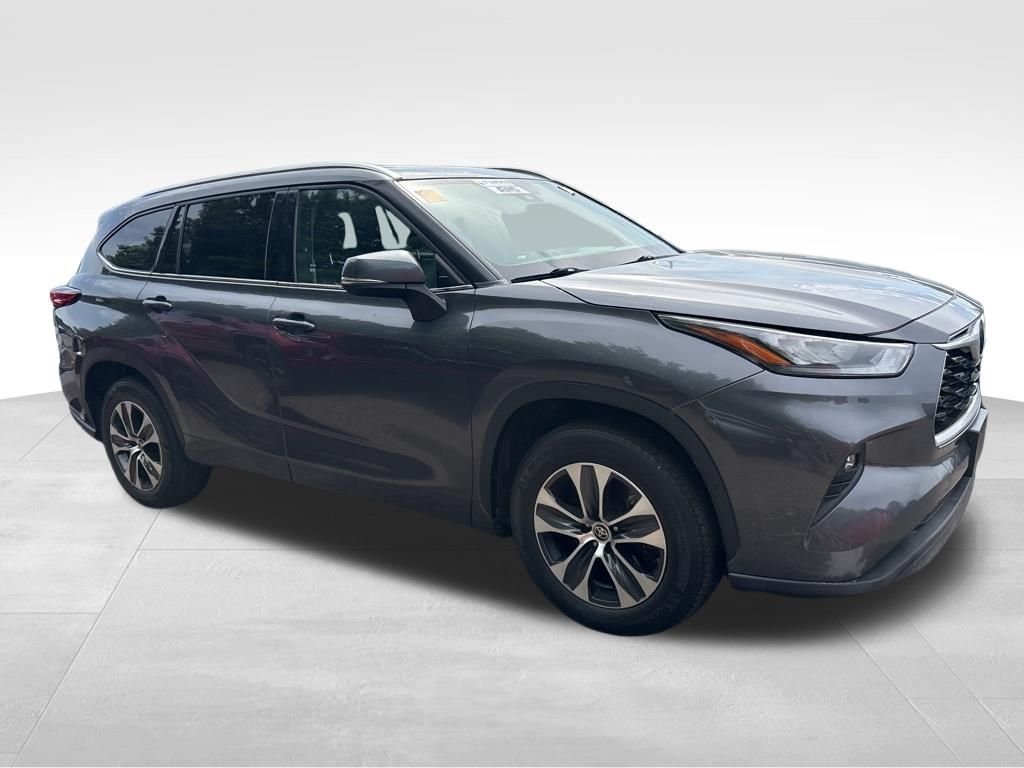Used 2020 Gray Toyota XLE image 11