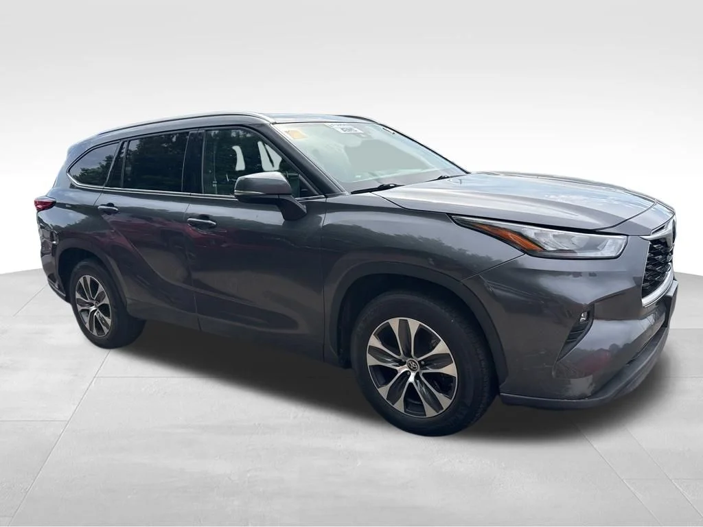 Used 2020 Gray Toyota XLE image 11