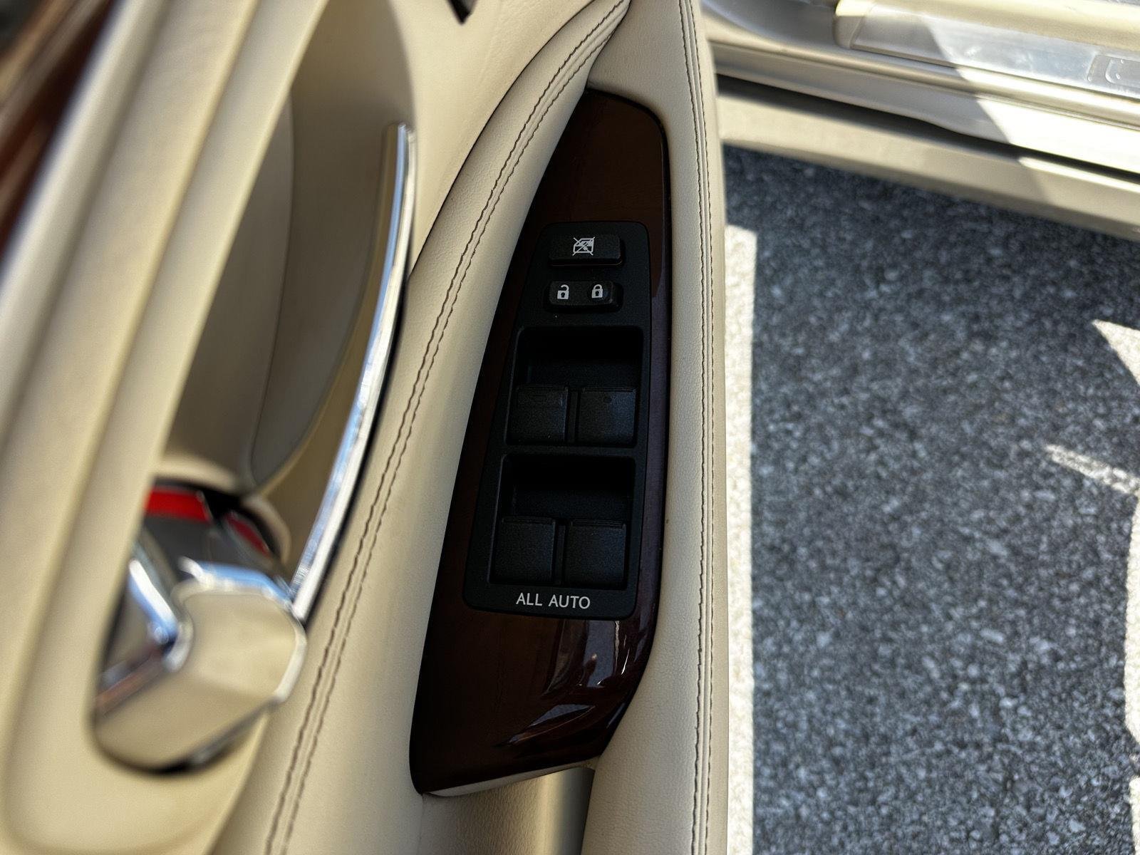 Used 2013 Satin Cashmere Metallic Lexus  image 9