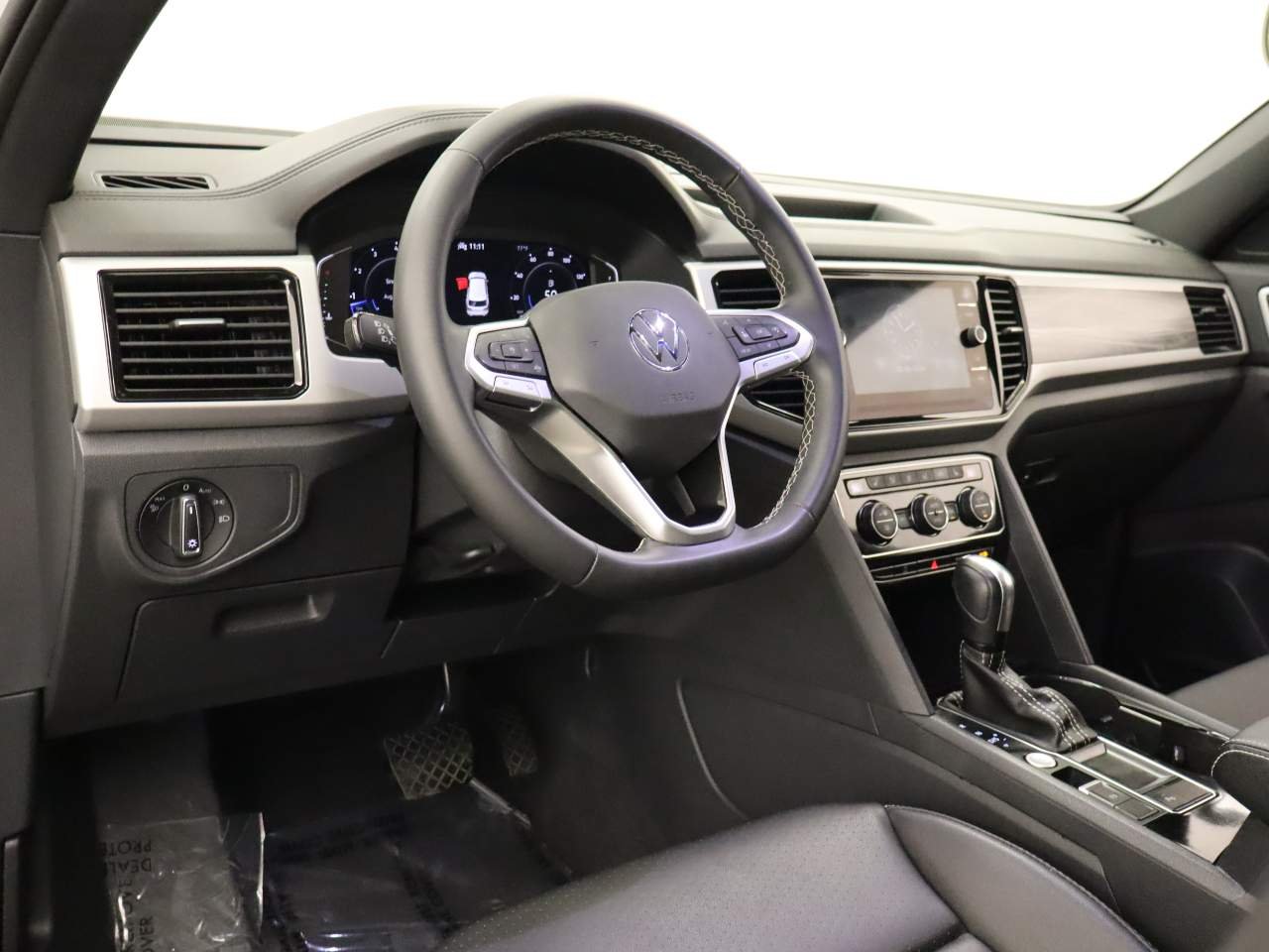 Certified Used 2023 Pure White Volkswagen V6 SE image 15