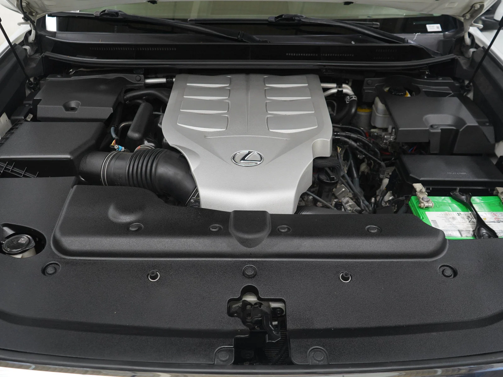 Used 2014 Starfire Pearl Lexus 4WD 4dr image 32