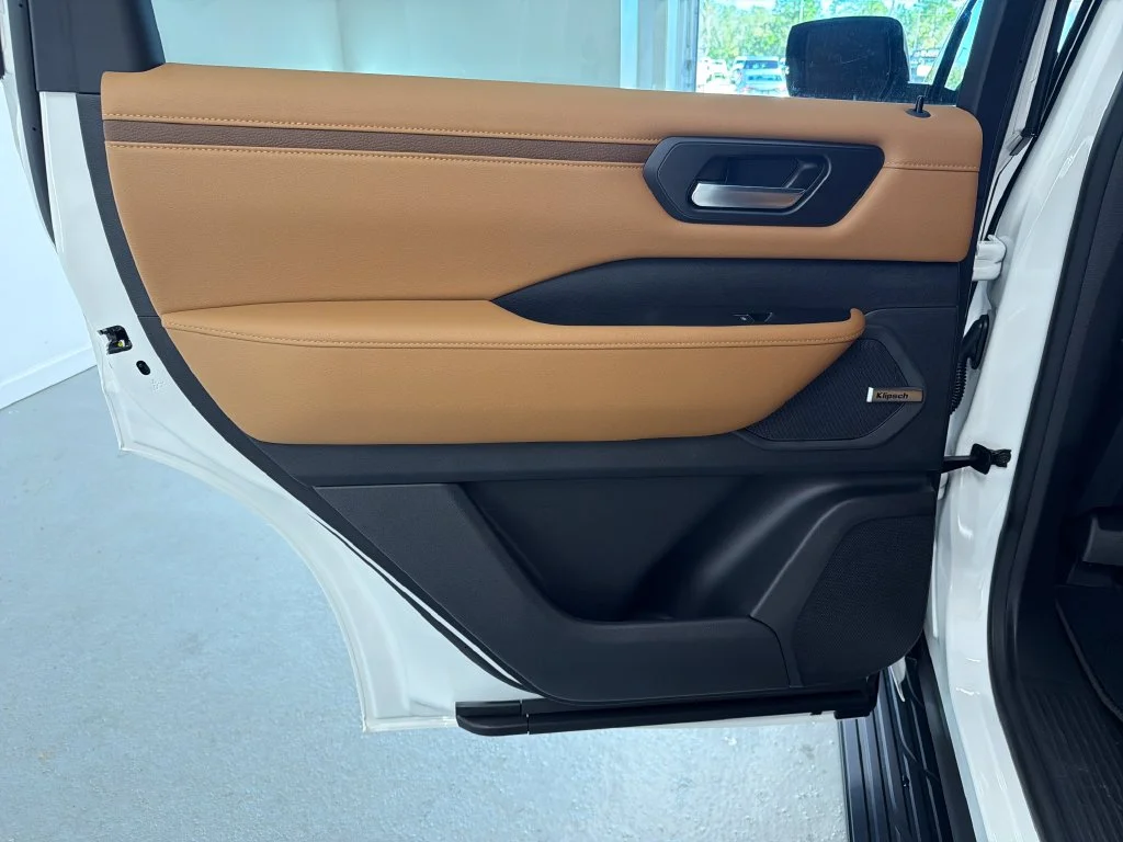 New 2026 Aspen White TriCoat Nissan SL image 9