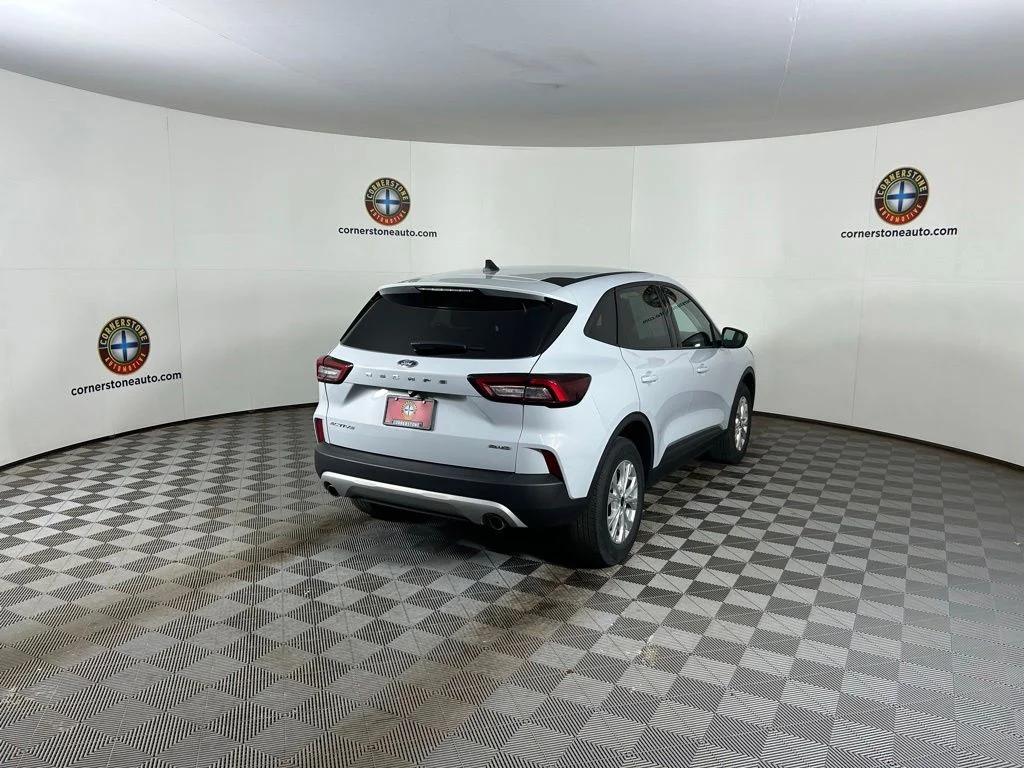 Used 2025 Silver Ford Active image 19